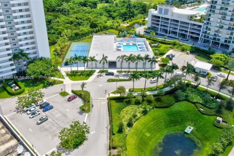 Condominio en venta en North Miami, Florida, 3 dormitorios, 167.32 m2 № 632638 - foto 1