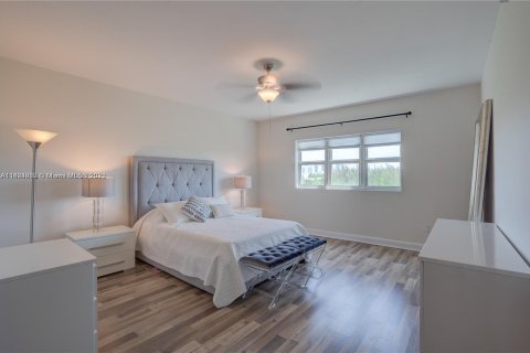 Condominio en venta en North Miami, Florida, 3 dormitorios, 167.32 m2 № 632638 - foto 9