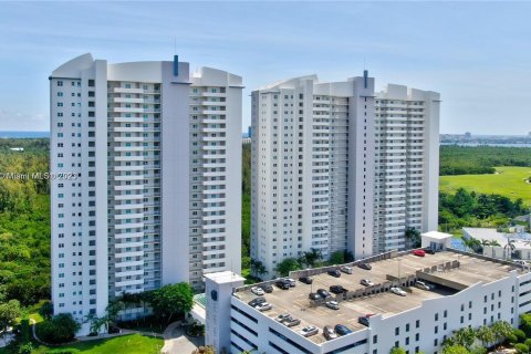 Condominio en venta en North Miami, Florida, 3 dormitorios, 167.32 m2 № 632638 - foto 24