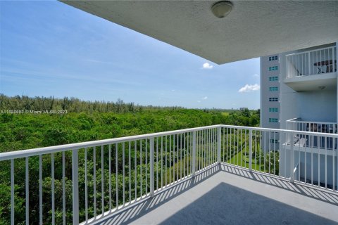 Condominio en venta en North Miami, Florida, 3 dormitorios, 167.32 m2 № 632638 - foto 22
