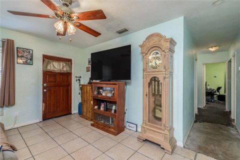 House in Tampa, Florida 4 bedrooms, 129.88 sq.m. № 1411251 - photo 6