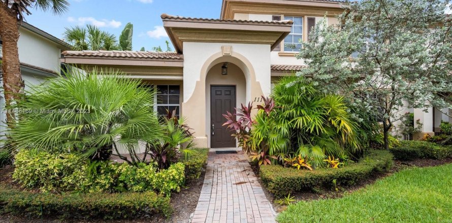 Townhouse in Palm Beach Gardens, Florida 3 bedrooms, 149.57 sq.m. № 846043