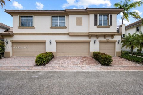 Townhouse in Palm Beach Gardens, Florida 3 bedrooms, 149.57 sq.m. № 846043 - photo 3