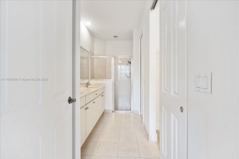 Townhouse in Palm Beach Gardens, Florida 3 bedrooms, 149.57 sq.m. № 846043 - photo 9