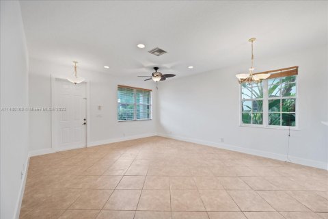 Townhouse in Palm Beach Gardens, Florida 3 bedrooms, 149.57 sq.m. № 846043 - photo 5