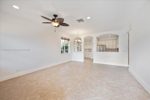 Townhouse in Palm Beach Gardens, Florida 3 bedrooms, 149.57 sq.m. № 846043 - photo 4
