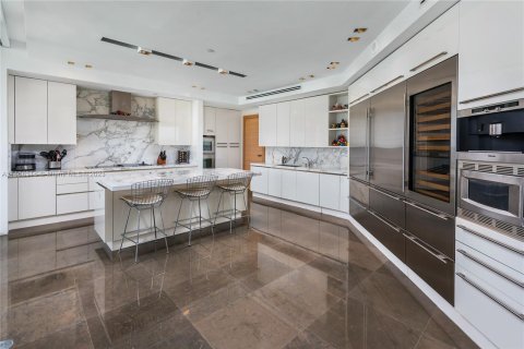 Condo in Miami Beach, Florida, 5 bedrooms  № 780344 - photo 9