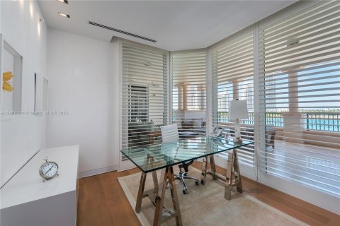 Condominio en venta en Miami Beach, Florida, 5 dormitorios, 652.64 m2 № 780344 - foto 18