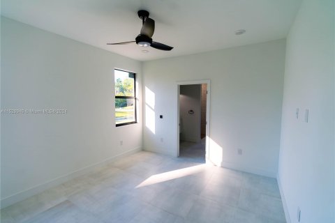 Casa en venta en Lehigh Acres, Florida, 3 dormitorios, 150.5 m2 № 1000080 - foto 12