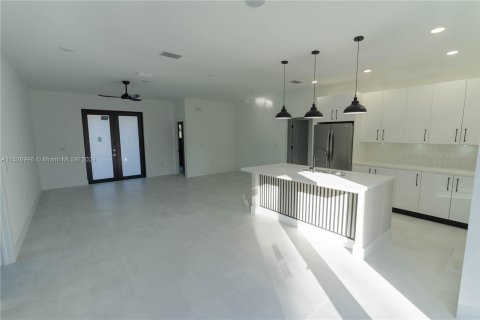 Villa ou maison à vendre à Lehigh Acres, Floride: 3 chambres, 150.5 m2 № 1000080 - photo 7