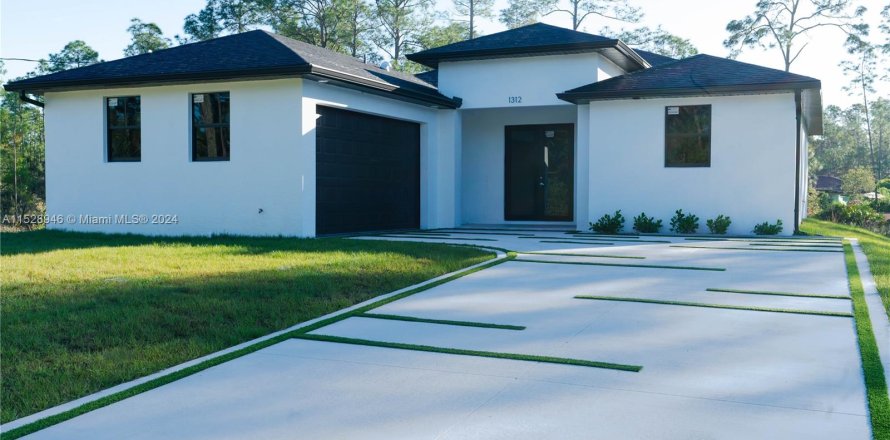 Villa ou maison à Lehigh Acres, Floride 3 chambres, 150.5 m2 № 1000080