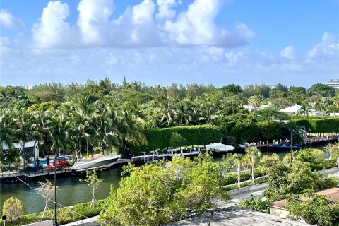 Condo in Miami Beach, Florida, 1 bedroom  № 1428432 - photo 1