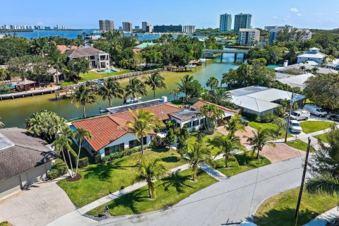 House in North Palm Beach, Florida 4 bedrooms, 327.48 sq.m. № 1175037 - photo 12