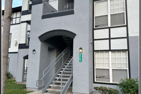 Condo in Orlando, Florida, 2 bedrooms  № 1357992 - photo 1