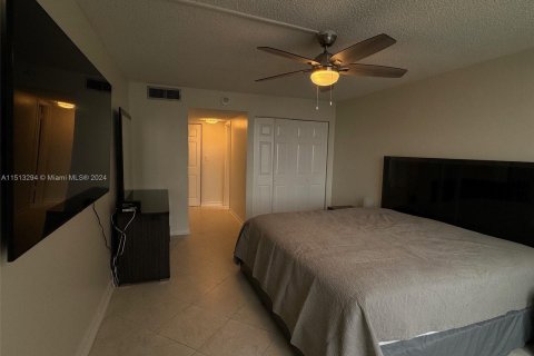 Condominio en venta en Sunny Isles Beach, Florida, 1 dormitorio, 102.56 m2 № 944374 - foto 12