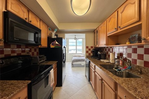 Condominio en venta en Sunny Isles Beach, Florida, 1 dormitorio, 102.56 m2 № 944374 - foto 6