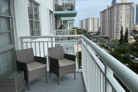 Condominio en venta en Sunny Isles Beach, Florida, 1 dormitorio, 102.56 m2 № 944374 - foto 18