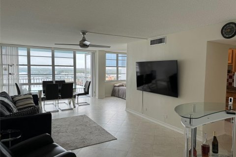 Copropriété à vendre à Sunny Isles Beach, Floride: 1 chambre, 102.56 m2 № 944374 - photo 4