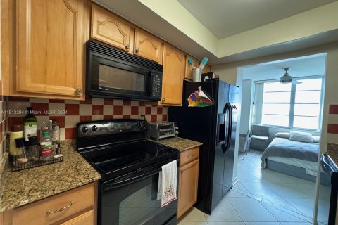 Condominio en venta en Sunny Isles Beach, Florida, 1 dormitorio, 102.56 m2 № 944374 - foto 14