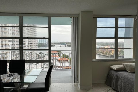 Condominio en venta en Sunny Isles Beach, Florida, 1 dormitorio, 102.56 m2 № 944374 - foto 5