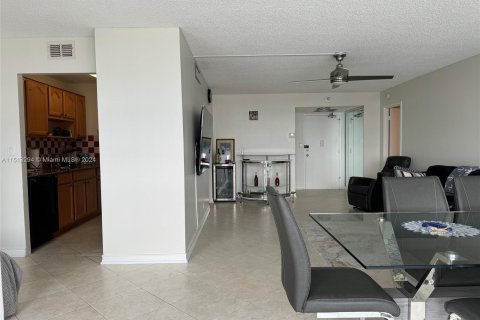 Condominio en venta en Sunny Isles Beach, Florida, 1 dormitorio, 102.56 m2 № 944374 - foto 8
