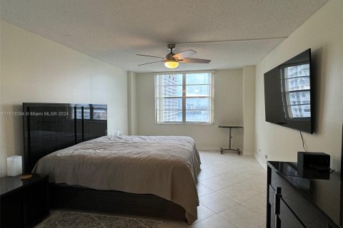 Condominio en venta en Sunny Isles Beach, Florida, 1 dormitorio, 102.56 m2 № 944374 - foto 11