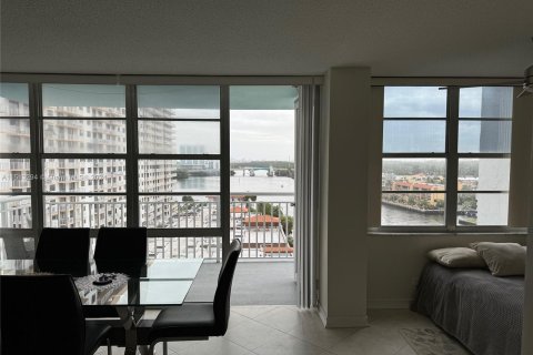 Condominio en venta en Sunny Isles Beach, Florida, 1 dormitorio, 102.56 m2 № 944374 - foto 20