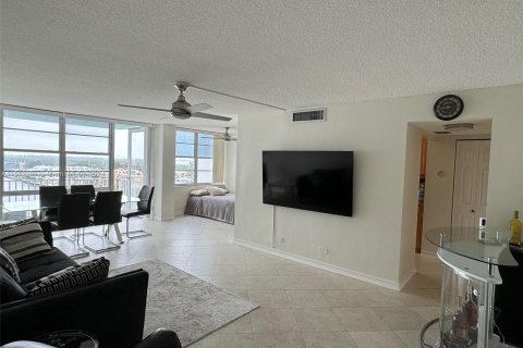 Condominio en venta en Sunny Isles Beach, Florida, 1 dormitorio, 102.56 m2 № 944374 - foto 10
