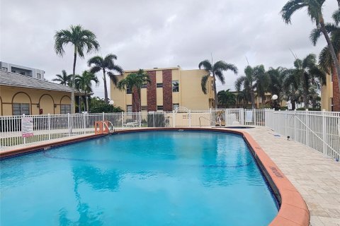 Condominio en venta en Hallandale Beach, Florida, 1 dormitorio, 99.5 m2 № 940867 - foto 10