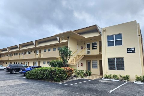 Condominio en venta en Hallandale Beach, Florida, 1 dormitorio, 99.5 m2 № 940867 - foto 2