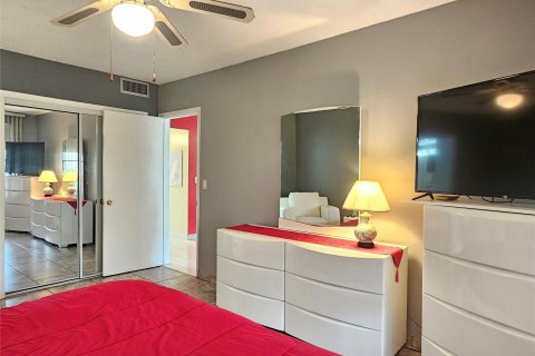 Condominio en venta en Hallandale Beach, Florida, 1 dormitorio, 99.5 m2 № 940867 - foto 26