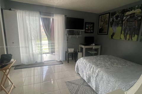 Condo in Sunrise, Florida, 1 bedroom  № 1135752 - photo 4