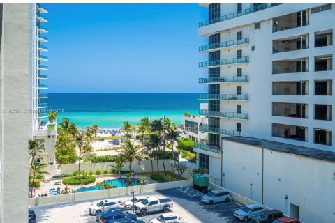 Condominio en venta en Hollywood, Florida, 2 dormitorios, 125.05 m2 № 1269641 - foto 30