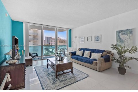 Condo in Hollywood, Florida, 2 bedrooms  № 1269641 - photo 7