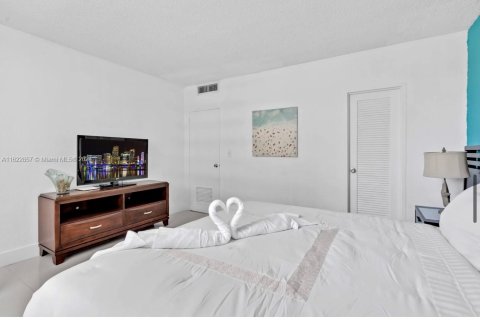 Condo in Hollywood, Florida, 2 bedrooms  № 1269641 - photo 13