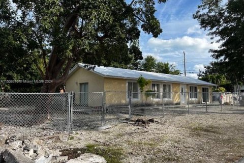 House in Tavernier, Florida 4 bedrooms, 137.03 sq.m. № 929747 - photo 2