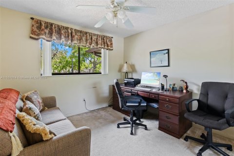 Condo in Tamarac, Florida, 2 bedrooms  № 1081285 - photo 22