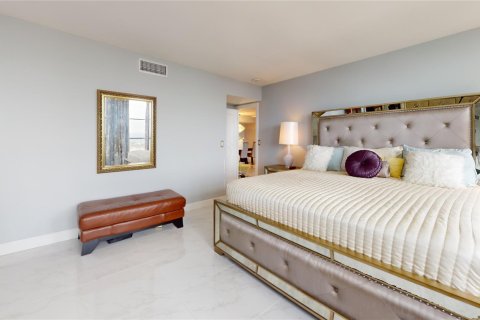 Condominio en venta en Hallandale Beach, Florida, 2 dormitorios, 130.06 m2 № 962346 - foto 9