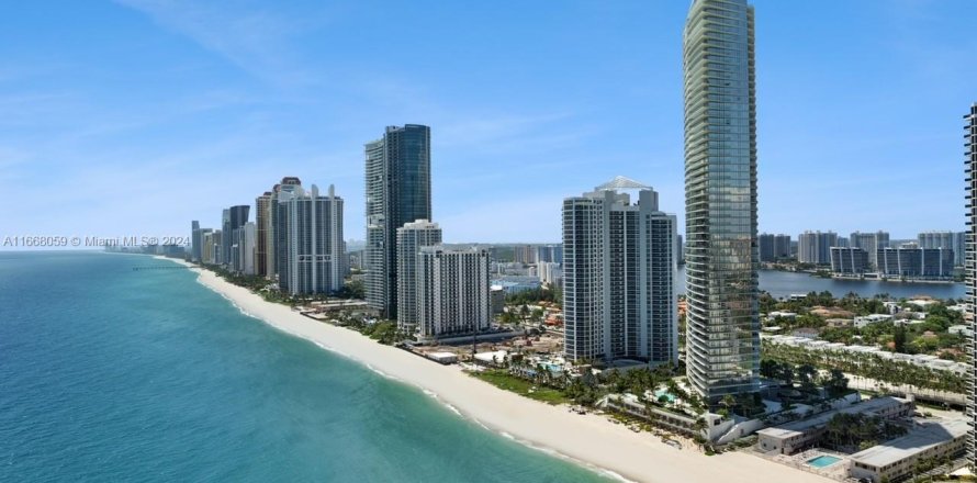 Condo in Sunny Isles Beach, Florida, 3 bedrooms  № 1384121