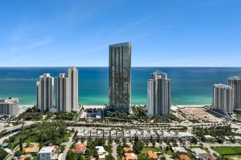 Condo in Sunny Isles Beach, Florida, 3 bedrooms  № 1384121 - photo 2