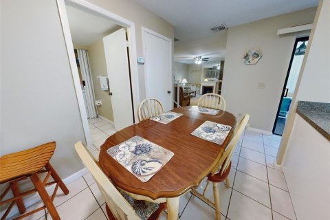Townhouse in New Smyrna Beach, Florida 2 bedrooms, 110.37 sq.m. № 713293 - photo 24