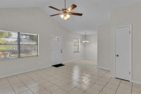 House in Winter Haven, Florida 3 bedrooms, 96.62 sq.m. № 1342836 - photo 2