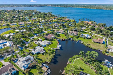 House in Stuart, Florida 4 bedrooms, 207.92 sq.m. № 1154096 - photo 13