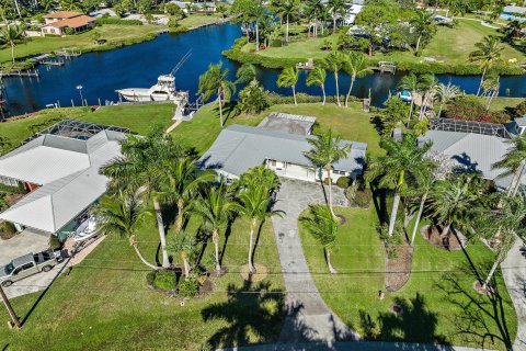 House in Stuart, Florida 4 bedrooms, 207.92 sq.m. № 1154096 - photo 4