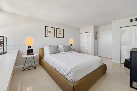 Condo in Miami Beach, Florida, 2 bedrooms  № 1395869 - photo 26