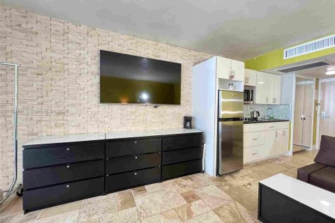 Condominio en venta en Sunny Isles Beach, Florida, 33.44 m2 № 1000597 - foto 3