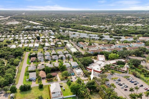 House in Jupiter, Florida 3 bedrooms, 91.04 sq.m. № 1146023 - photo 2