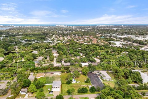 House in Jupiter, Florida 3 bedrooms, 91.04 sq.m. № 1146023 - photo 7