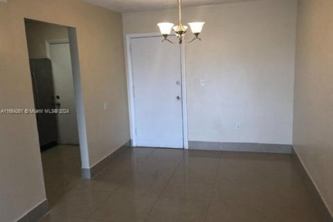 Copropriété à vendre à Lauderdale Lakes, Floride: 2 chambres, 102.19 m2 № 1375680 - photo 6