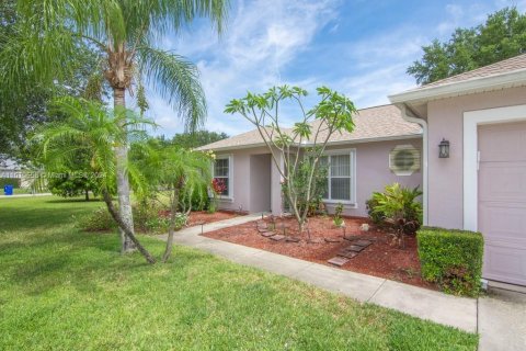 House in Vero Beach, Florida 3 bedrooms, 145.21 sq.m. № 1154969 - photo 4